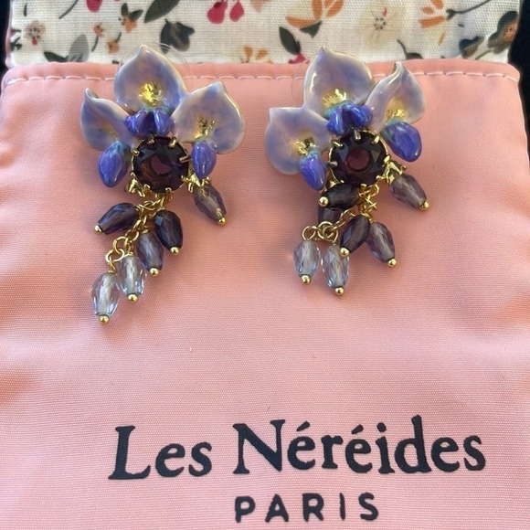 LES NEREIDES Lilac dangle earrings - Picture 1 of 5